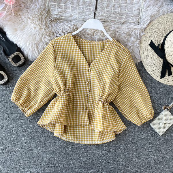 Cămașă de damă modernă în carouri cu nasturi și decolteu spitz în diferite culori