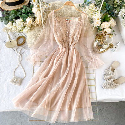 Hosszú női ruha hímzéssel, szögletes dekoltázssal, fehér, bézs és rózsaszín színben