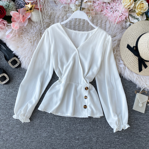 Κομψή γυναικεία μπλούζα με λαιμόκοψη και κουμπιά σε κόκκινο, λευκό, κίτρινο, μαύρο και ροζ χρώμα