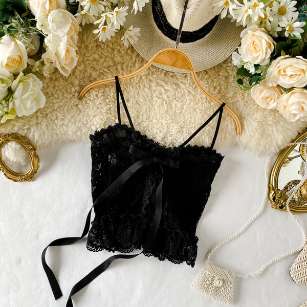 Női rövid csipke felső vékony pántokkal bézs és fekete színben