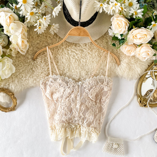 Női rövid csipke felső vékony pántokkal bézs és fekete színben