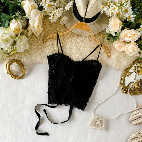 Női rövid csipke felső vékony pántokkal bézs és fekete színben