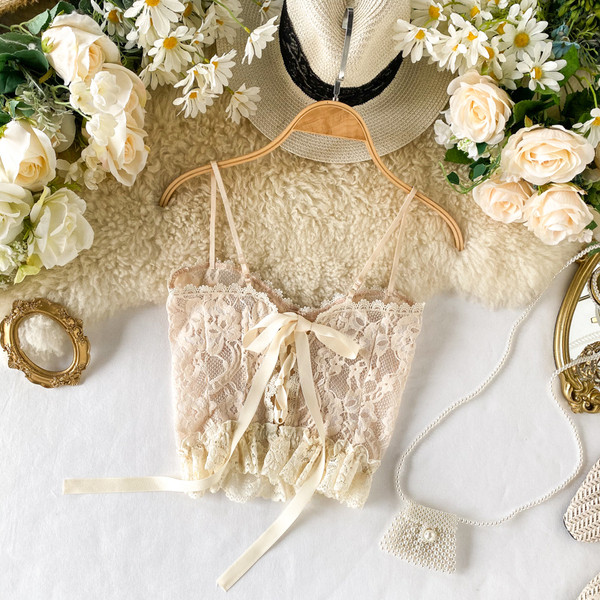 Női rövid csipke felső vékony pántokkal bézs és fekete színben