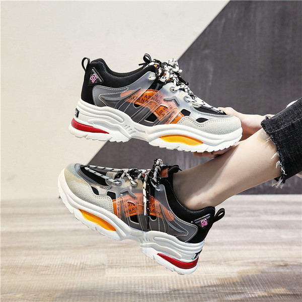 Νέο μοντέλο  γυναικεία αθλητικά παπούτσια με κορδόνια και σκληρό πέλμα σε γκρι, μαύρο και μπεζ χρώμα