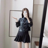 Cămașă scurtă din piele ecologică cu nasturi și buzunare de culoare neagră