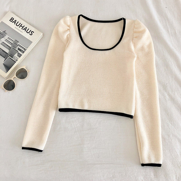 Σύντομη γυναικεία μπλούζα Λεπτό μοντέλο σε τέσσερα χρώματα με στρογγυλή λαιμόκοψη