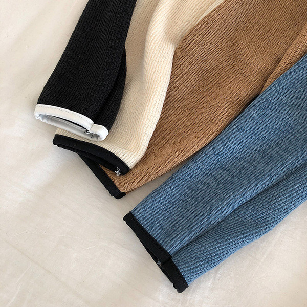 Σύντομη γυναικεία μπλούζα Λεπτό μοντέλο σε τέσσερα χρώματα με στρογγυλή λαιμόκοψη