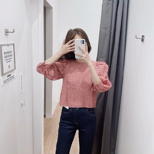 Κοντομάνικη γυναικεία μπλούζα  με  βολάν  μανίκι 7/8 σε ροζ χρώμα