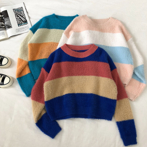 Ριγέ γυναικείο πουλόβερ με  λαιμόκοψη σε τρία χρώματα