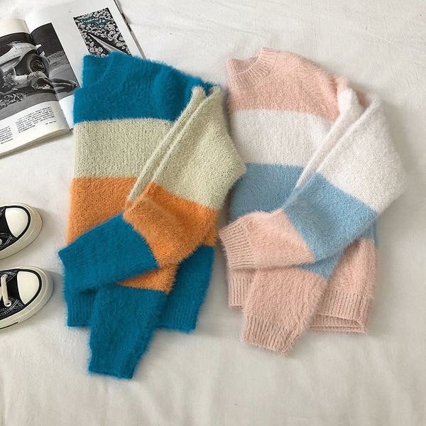 Ριγέ γυναικείο πουλόβερ με  λαιμόκοψη σε τρία χρώματα