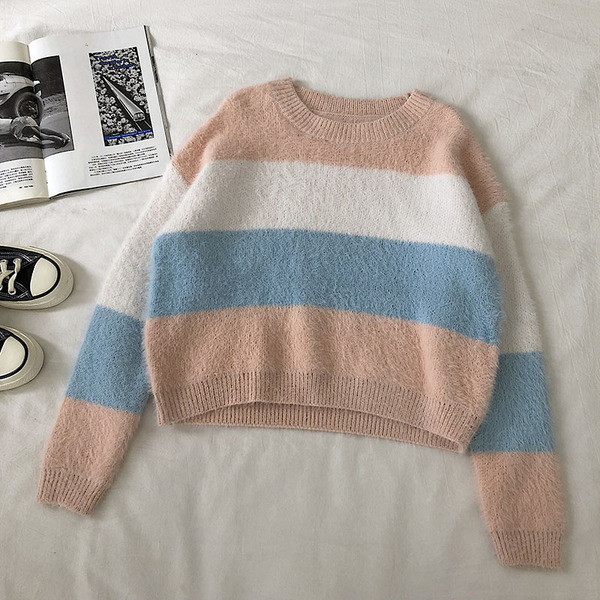 Ριγέ γυναικείο πουλόβερ με  λαιμόκοψη σε τρία χρώματα