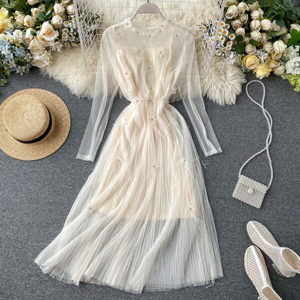 Hosszú női tüllruha 3D-s virágokkal, fehér és rózsaszín színben