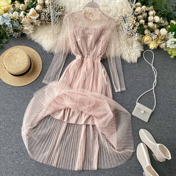 Hosszú női tüllruha 3D-s virágokkal, fehér és rózsaszín színben