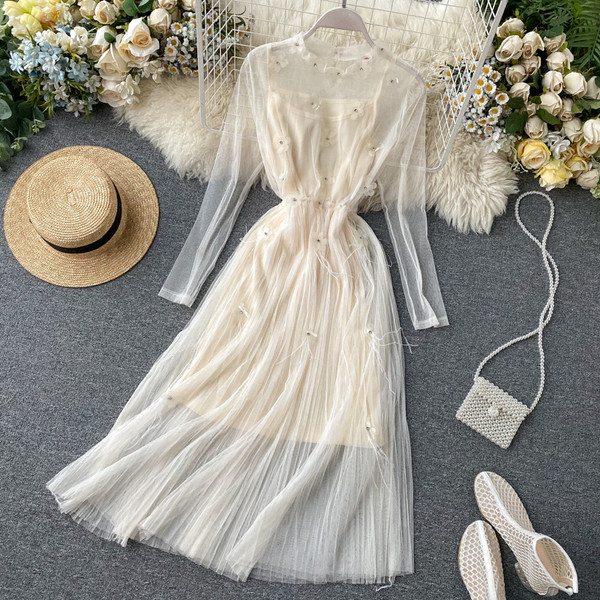 Hosszú női tüllruha 3D-s virágokkal, fehér és rózsaszín színben