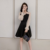 Rochie de dama model decupata cu maneci sigilate si decolteu spitz de culoare neagra