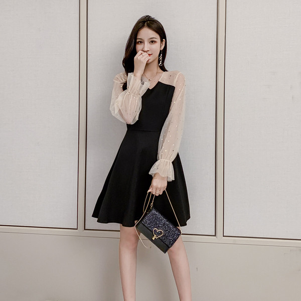 Rochie de dama model decupata cu maneci sigilate si decolteu spitz de culoare neagra