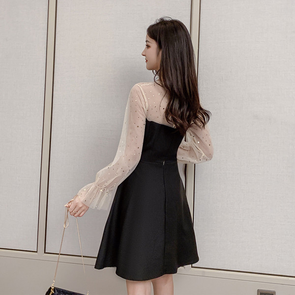 Rochie de dama model decupata cu maneci sigilate si decolteu spitz de culoare neagra