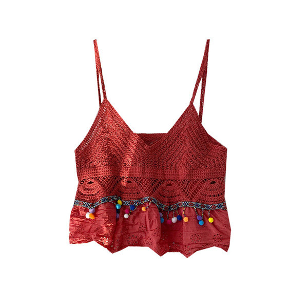 Modern női kötött felső, vékony pántokkal és piros gyöngyökkel