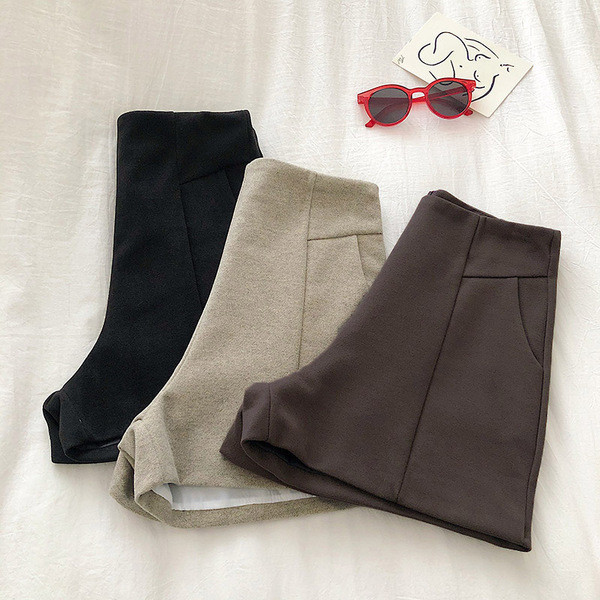 Lezser női rövidnadrág széles modell három színben, magas derékkal