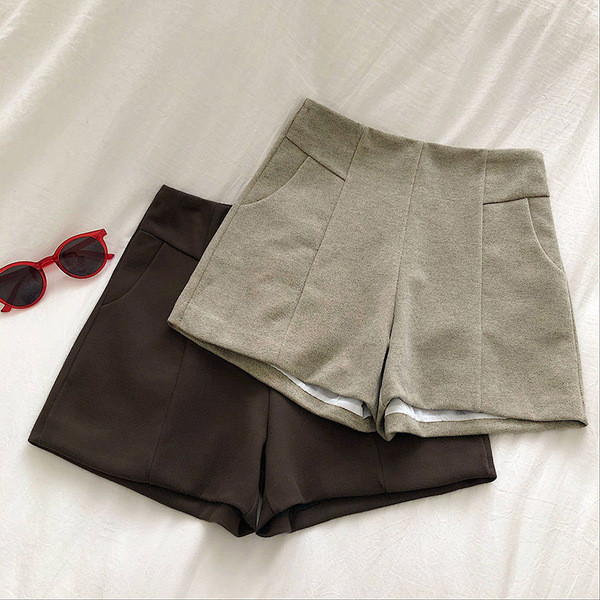 Lezser női rövidnadrág széles modell három színben, magas derékkal