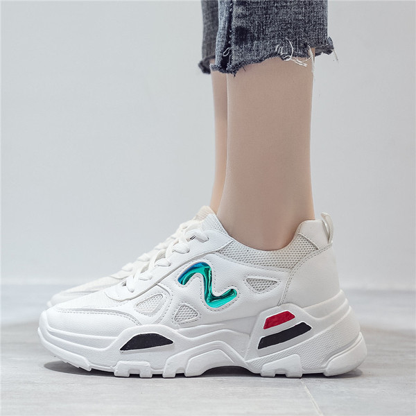 Γυναικεία αθλητικά  παπούτσια casual με παχιά πλατφόρμα  και κορδόνια σε κίτρινο, λευκό και μαύρο χρώμα