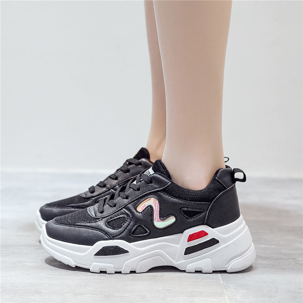 Γυναικεία αθλητικά  παπούτσια casual με παχιά πλατφόρμα  και κορδόνια σε κίτρινο, λευκό και μαύρο χρώμα