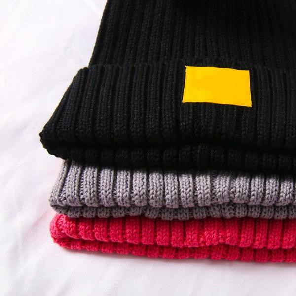 Παιδικό  πλεκτό καπέλο με χνούδι σε γκρι, ροζ και μαύρο χρώμα