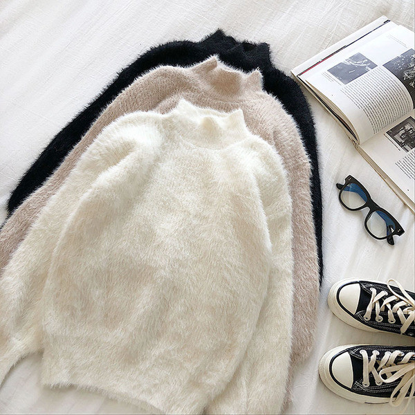 Χνουδωτό γυναικείο πουλόβερ  σε τρία χρώματα με ψηλό γιακά και μακρύ μανίκι