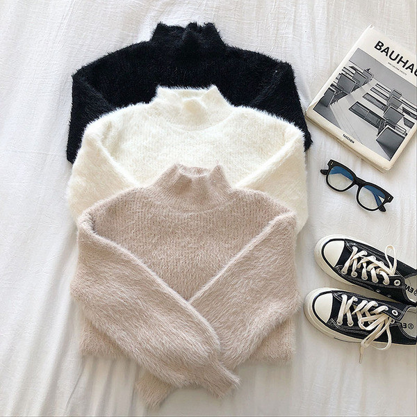 Χνουδωτό γυναικείο πουλόβερ  σε τρία χρώματα με ψηλό γιακά και μακρύ μανίκι