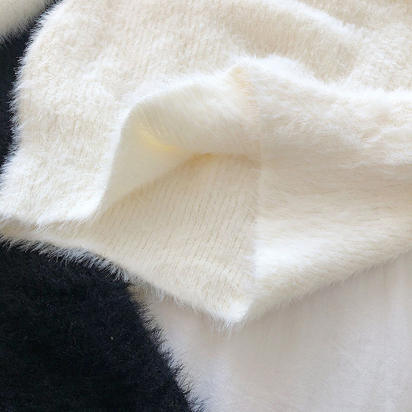 Χνουδωτό γυναικείο πουλόβερ  σε τρία χρώματα με ψηλό γιακά και μακρύ μανίκι