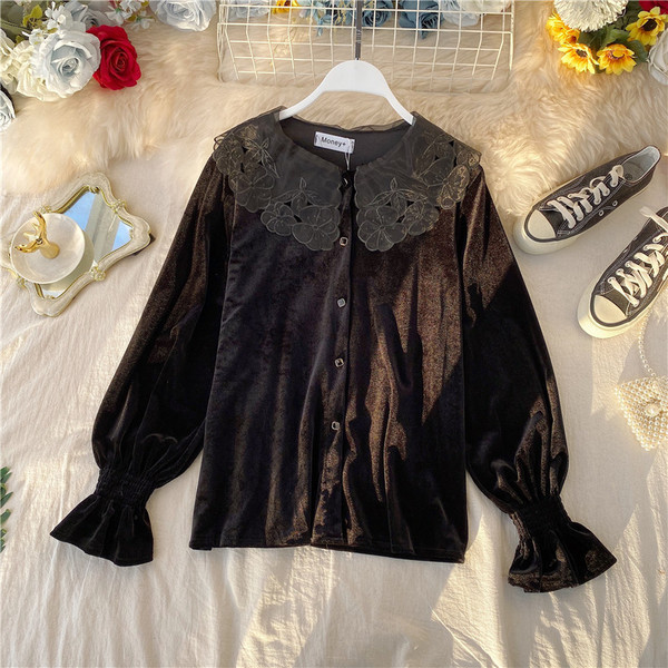 Modern női bársony ing csipkegallérral és gombokkal barna és fekete színben