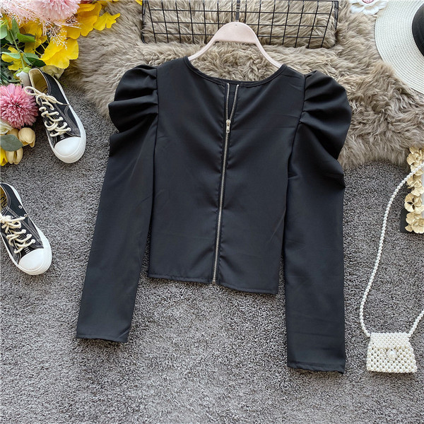 Κομψό γυναικείο πουκάμισο με φερμουάρ και μακρύ μανίκι σε μπεζ, λευκό, μαύρο και μπορντό χρώμα