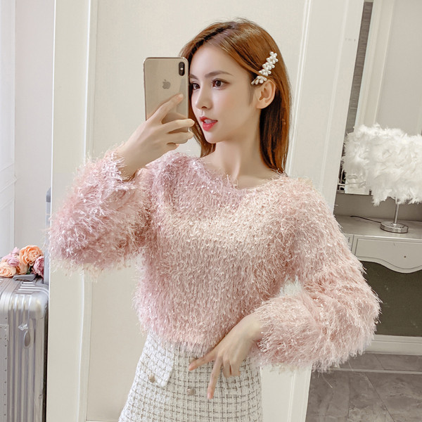 Μοντέρνο γυναικείο πουλόβερ με κρόσσια και στρογγυλή λαιμόκοψη σε ροζ και μπλε χρώμα