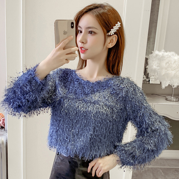 Μοντέρνο γυναικείο πουλόβερ με κρόσσια και στρογγυλή λαιμόκοψη σε ροζ και μπλε χρώμα