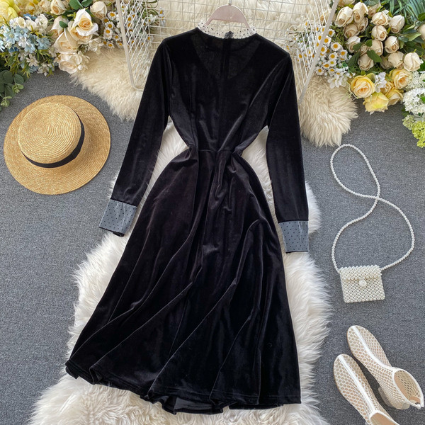 Modern női bársonyruha retro stílusban fekete színben