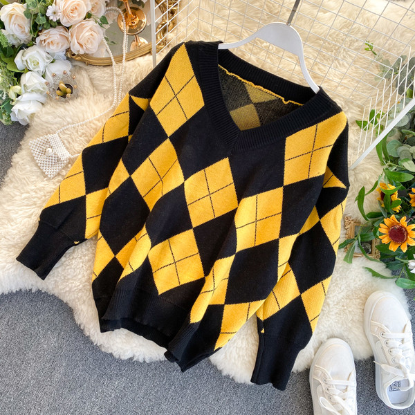 Γυναικείο πουλόβερ με V-λαιμόκοψη σε κίτρινο, γκρι και μπεζ χρώμα