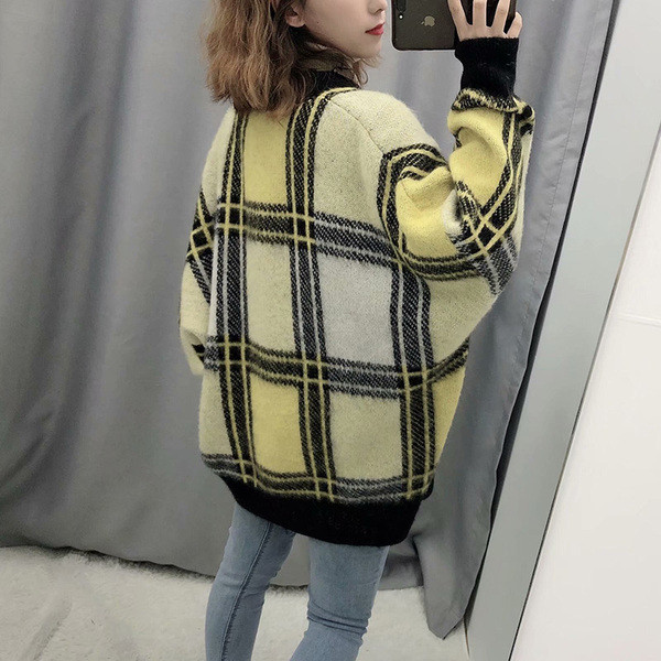 Hosszú vastag kockás mellény gombokkal és mély nyakkivágással, sárga színben