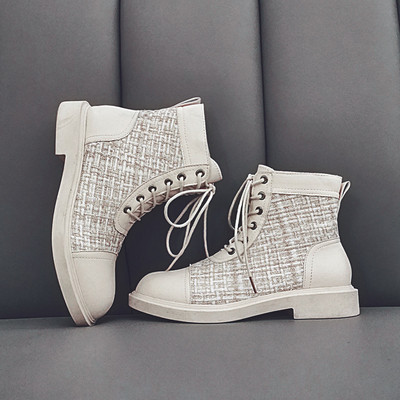 Νέο μοντέλο γυναικείς μπότες από  οικολογικό δέρμα με μπεζ και μαύρο χρώμα με κορδόνια