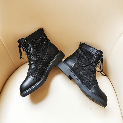 Νέο μοντέλο γυναικείς μπότες από  οικολογικό δέρμα με μπεζ και μαύρο χρώμα με κορδόνια