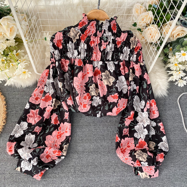 Μοντέρνο γυναικείο πουκάμισο από σιφόν με  φαρδιά μανίκι σε λευκό και μαύρο  χρώμα