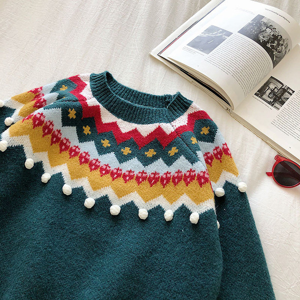 Καθημερινό γυναικείο πουλόβερ  σε πράσινο και κόκκινο  χρώμα με στρογγυλό λαιμόκοψη