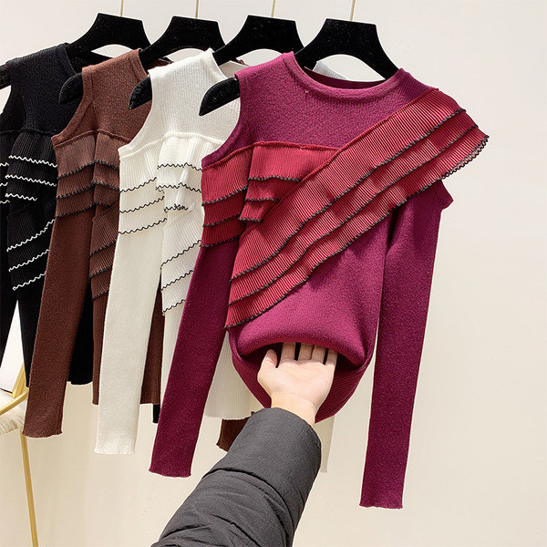 Γυναικείο Slim πλεκτό πουλόβερ με γυμνό ώμους και βολάν σε καφέ, μαύρο, μοβ και λευκό χρώμα