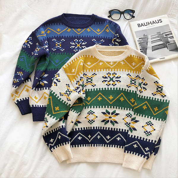 Γυναικείο Χριστούγεννιάτικο πουλόβερ φαρδύ μοντέλο  σε τρία χρώματα με ωοειδές λαιμόκοψη