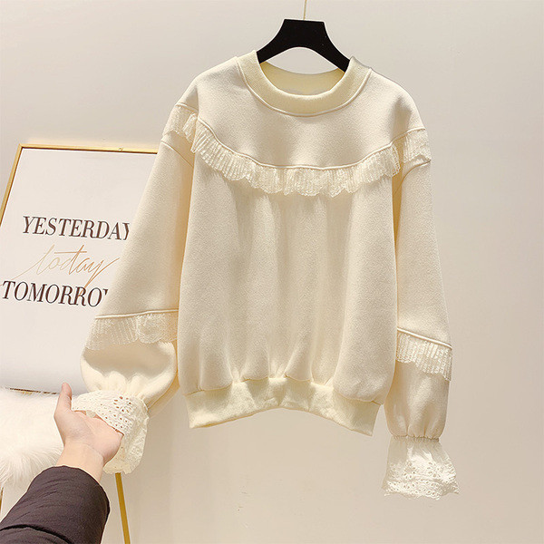 Γυναικεία χειμερινή  μπλούζα με μαλακή επένδυση και δαντέλα σε μαύρο και μπεζ χρώμα