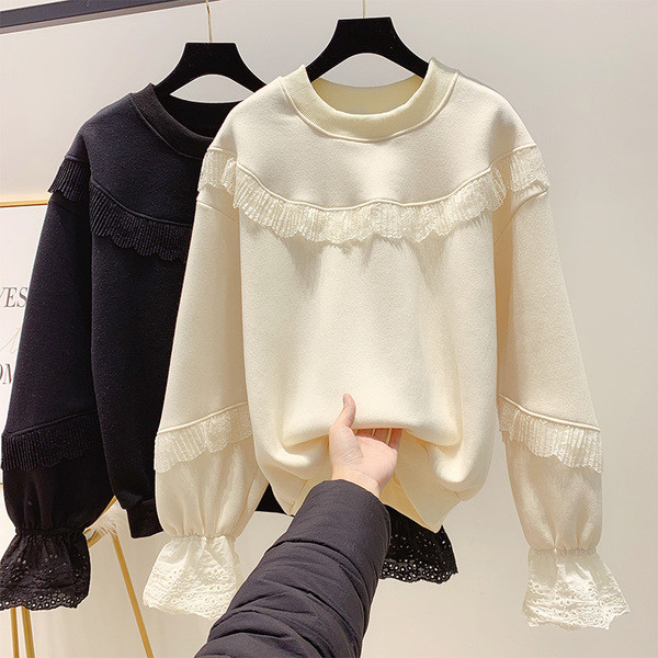 Γυναικεία χειμερινή  μπλούζα με μαλακή επένδυση και δαντέλα σε μαύρο και μπεζ χρώμα