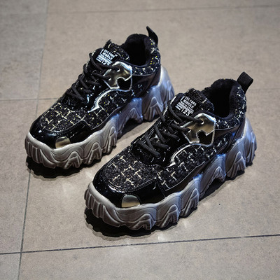 Αθλητικά casual γυναικεία παπούτσια με κορδόνια και σκληρή σόλα με μαύρο χρώμα