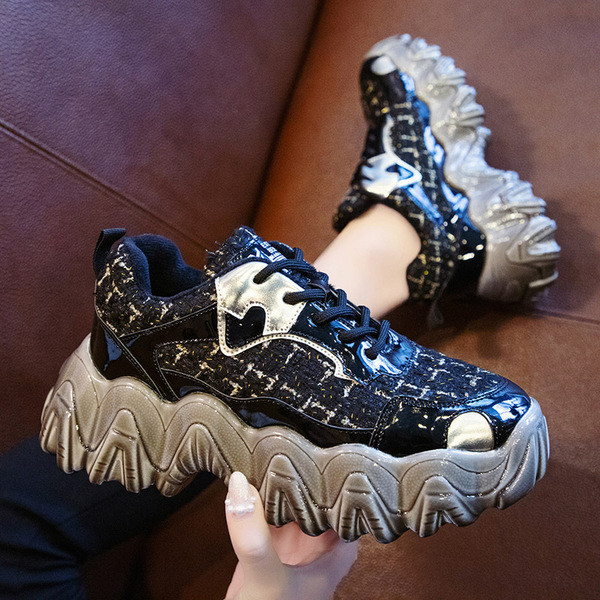 Αθλητικά casual γυναικεία παπούτσια με κορδόνια και σκληρή σόλα με μαύρο χρώμα