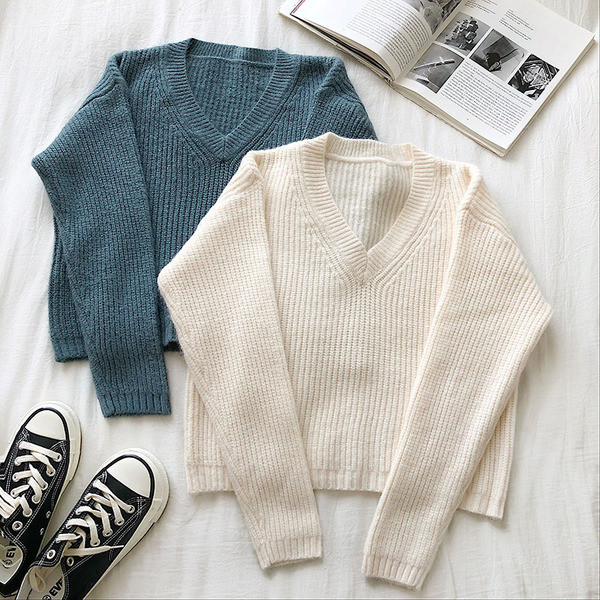 Alkalmi női pulóver széles modell négy színben V-nyakkal