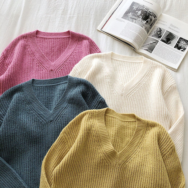 Alkalmi női pulóver széles modell négy színben V-nyakkal