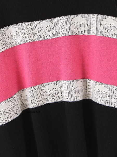 Pulover casual de dama in dungi cu decolteu oval de culoare neagra si aplicatie